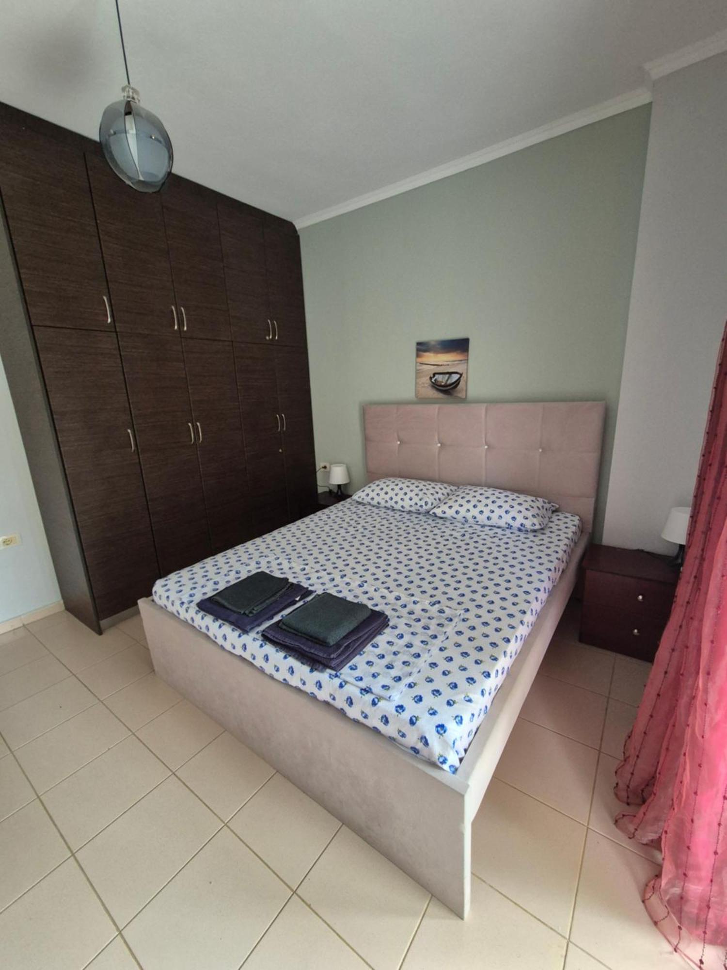 Sunny Apartament Saranda 2 Buitenkant foto